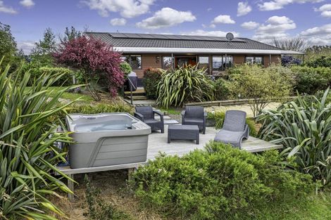 Photo of property in 1215 Taihape Road, Sherenden, Hastings, 4179
