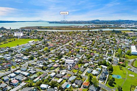 Photo of property in 14c Kirrie Avenue, Te Atatu South, Auckland, 0610