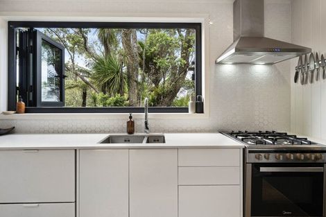 Photo of property in 3 Huia Road, Titirangi, Auckland, 0604