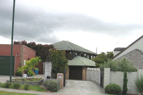 Photo of property in 18 Rosetti Rise, West Harbour, Auckland, 0618