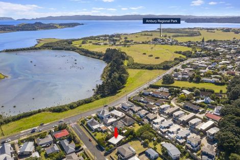 Photo of property in 4 Kapuka Road, Mangere Bridge, Auckland, 2022