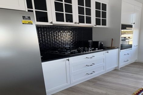 Photo of property in 17 Para Close, Fairview Heights, Auckland, 0632