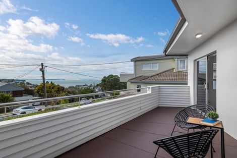 Photo of property in 1/3 Garadice Road, Rothesay Bay, Auckland, 0630