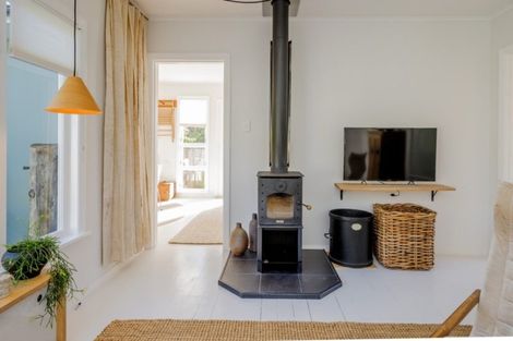 Photo of property in 18 The Avenue, Otaki Beach, Otaki, 5512