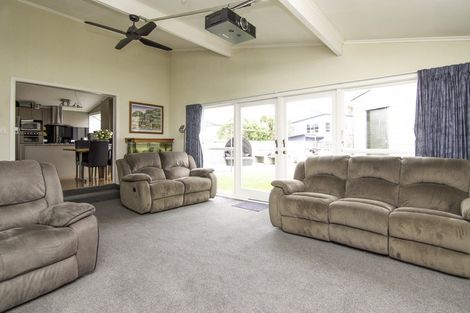 Photo of property in 2 Newcastle Street, Hokowhitu, Palmerston North, 4410