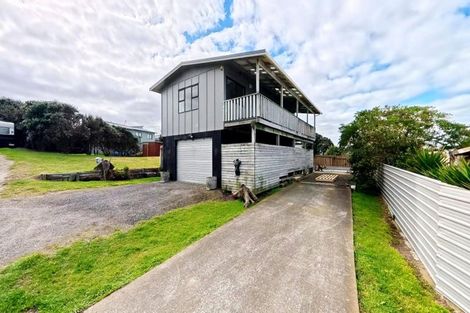 Photo of property in 10a Pingao Place, Waiinu Beach, Whanganui, 4588