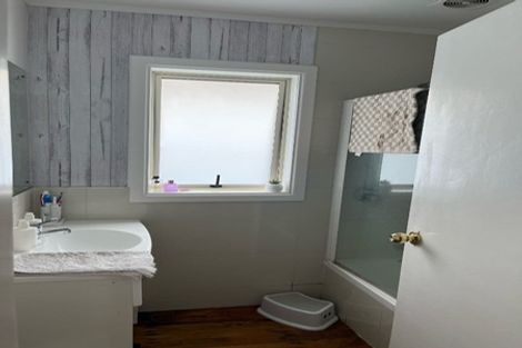 Photo of property in 1 Hartley Terrace, Massey, Auckland, 0614