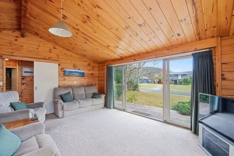 Photo of property in 4 Irwin Place, Kinloch, Taupo, 3377