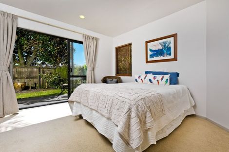 Photo of property in 2/17 Sartors Avenue, Northcross, Auckland, 0630
