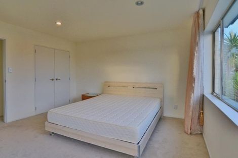 Photo of property in 16 Loughros Place, Pinehill, Auckland, 0632