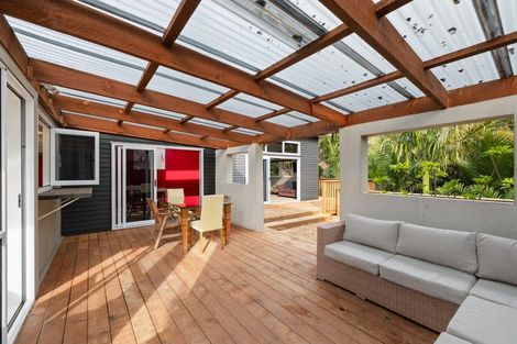 Photo of property in 70 Seaview Road, Marfell, New Plymouth, 4310