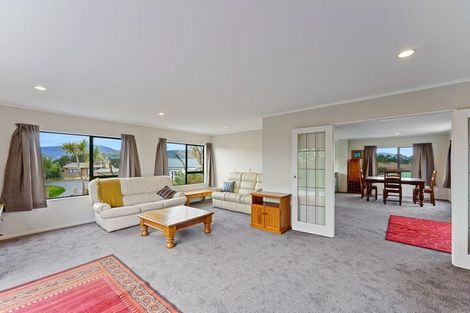 Photo of property in 8 Trig Hill Terrace, Waikanae Beach, Waikanae, 5036