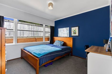 Photo of property in 52 Queens Road, Glen Avon, New Plymouth, 4312