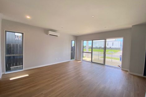 Photo of property in 11 Yellow Pear Lane, Karaka, 2578