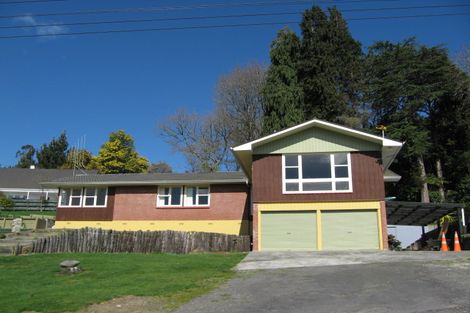 Photo of property in 5 Feltham Street, Hunterville, 4730