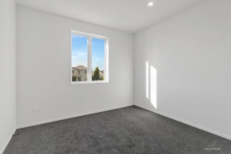 Photo of property in 27 Stitchbird Crescent, Papakura, 2110