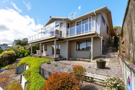 Photo of property in 24 Motukari Place, Onaero, Urenui, 4383