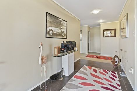 Photo of property in 6a Torkar Road, Clarks Beach, 2122