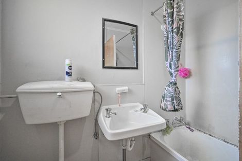 Photo of property in 713-715 Kiwi Street, Camberley, Hastings, 4120