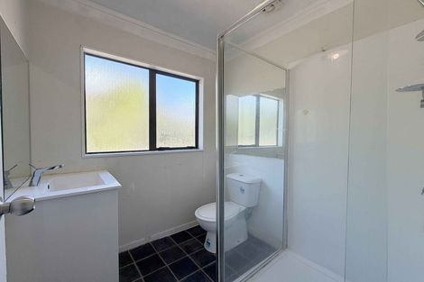 Photo of property in 2/20 Eulogy Place, Randwick Park, Auckland, 2105