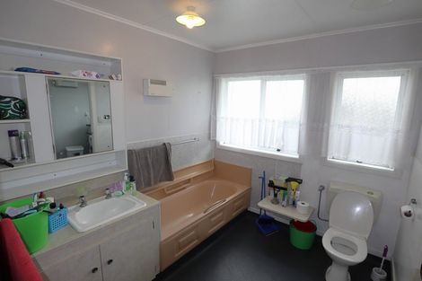 Photo of property in 31 Oberon Street, Stratford, 4332