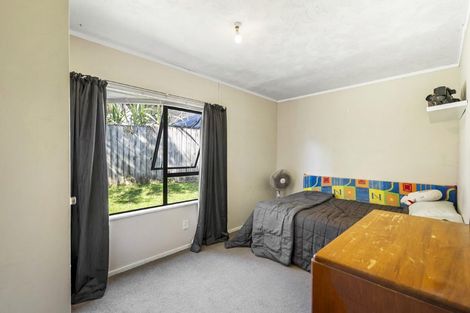 Photo of property in 14 Emery Grove, Bayview, Auckland, 0629