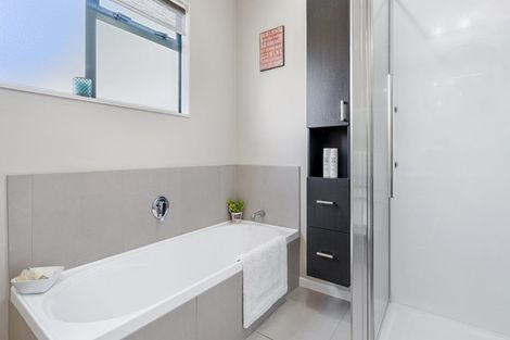 Photo of property in 5 Maple Crescent, Whalers Gate, New Plymouth, 4310