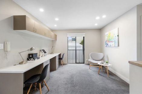 Photo of property in 5 Bunker Way, Strathmore Park, Wellington, 6022