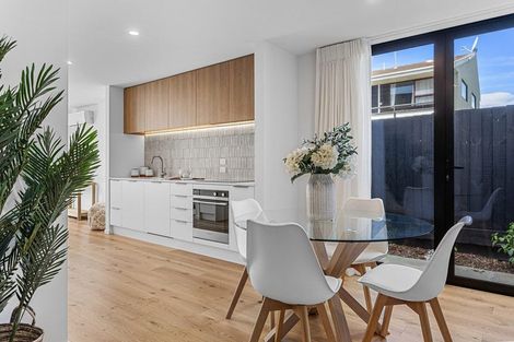 Photo of property in 42a Clare Road, St Albans, Christchurch, 8014