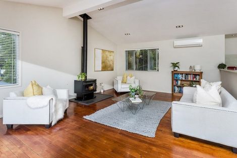 Photo of property in 19 Valerie Crescent, Okura, Albany, 0792