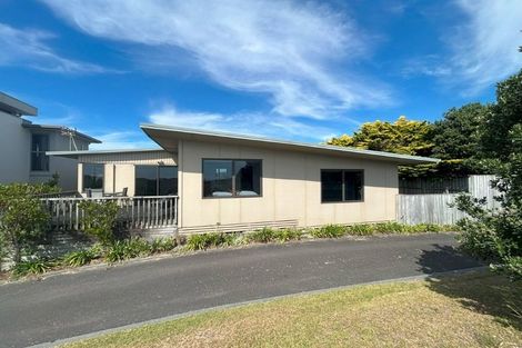 Photo of property in 1009 Papamoa Beach Road, Papamoa Beach, Papamoa, 3118