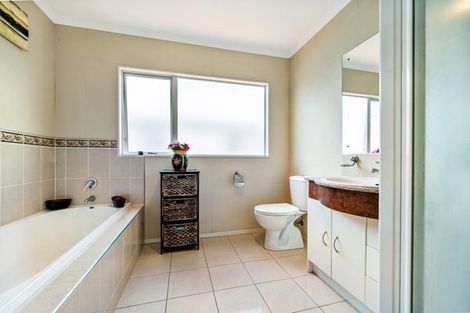 Photo of property in 11 Barcaldine Road, Flat Bush, Auckland, 2016