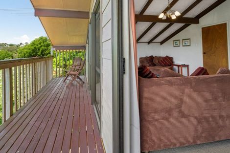 Photo of property in 94 Oaktree Avenue, Browns Bay, Auckland, 0630