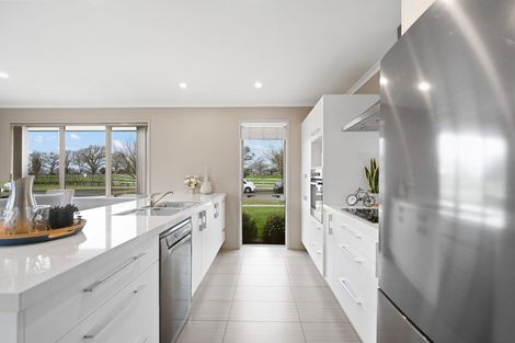 Photo of property in 41 Plescher Crescent, Leamington, Cambridge, 3432