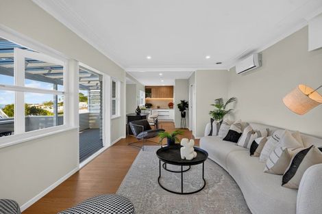 Photo of property in 313 East Coast Road, Mairangi Bay, Auckland, 0630