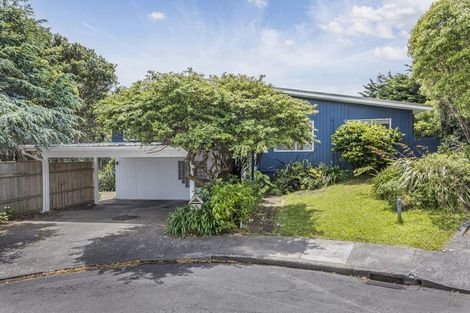 Photo of property in 12 Florio Terrace, Tawa, Wellington, 5028