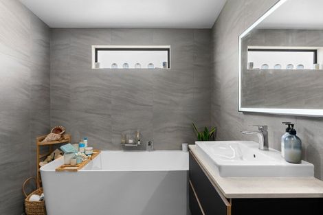 Photo of property in 13 Starlight Place, Langs Beach, 0582