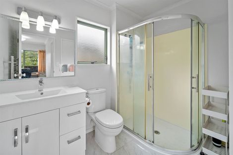 Photo of property in 32a Deverell Place, Northcross, Auckland, 0632