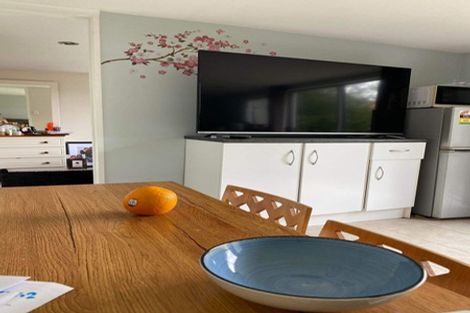 Photo of property in 415 Glenfield Road, Glenfield, Auckland, 0629