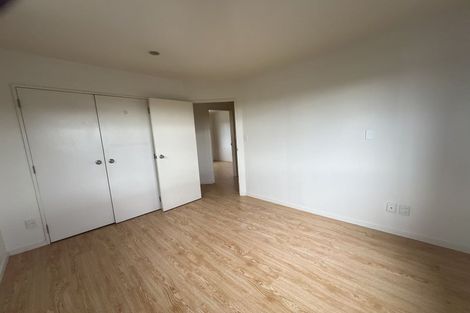 Photo of property in 2/5 Kilham Avenue, Northcote, Auckland, 0627