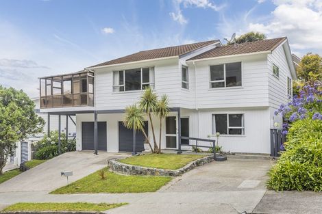 Photo of property in 15 Fyvie Avenue, Tawa, Wellington, 5028