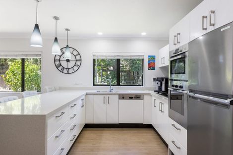 Photo of property in 7 Emerald Way, Rosedale, Auckland, 0632