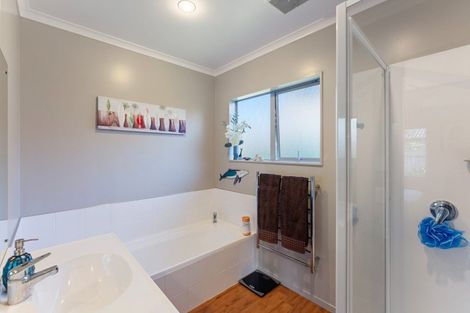 Photo of property in 5 Byron Brown Place, Otaki Beach, Otaki, 5512