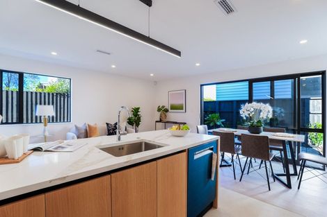 Photo of property in 71b Seaview Road, Castor Bay, Auckland, 0620