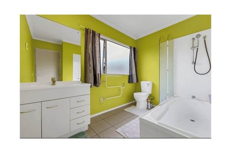 Photo of property in 39a Chieftain Rise, Goodwood Heights, Auckland, 2105