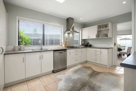 Photo of property in 14 Fielding Crescent, Farm Cove, Auckland, 2012