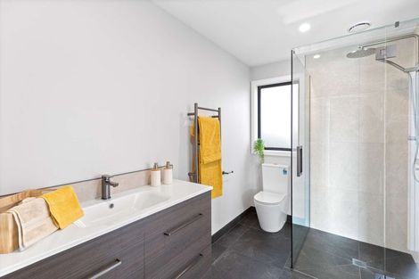 Photo of property in 17a Queenwood Road, Levin, 5510