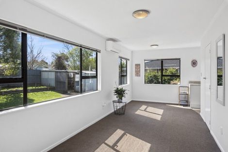 Photo of property in 22 Atarau Grove, Paraparaumu, 5032