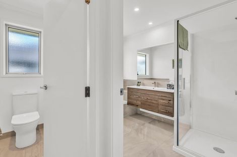 Photo of property in 11 Kaurinui Crescent, One Tree Point, 0118