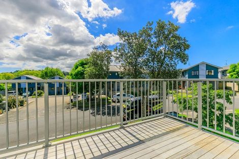 Photo of property in 3/5 John Jennings Drive, Oteha, Auckland, 0632